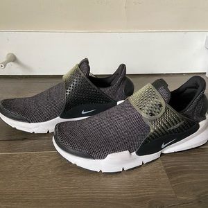NIKE Sock Dart SE